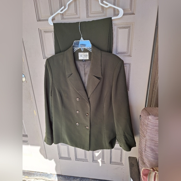 Suit Studio Pant Suit SzP16 Dbl Breasted FullyLined Pants/Jacket Olive Polyester - Picture 3 of 15